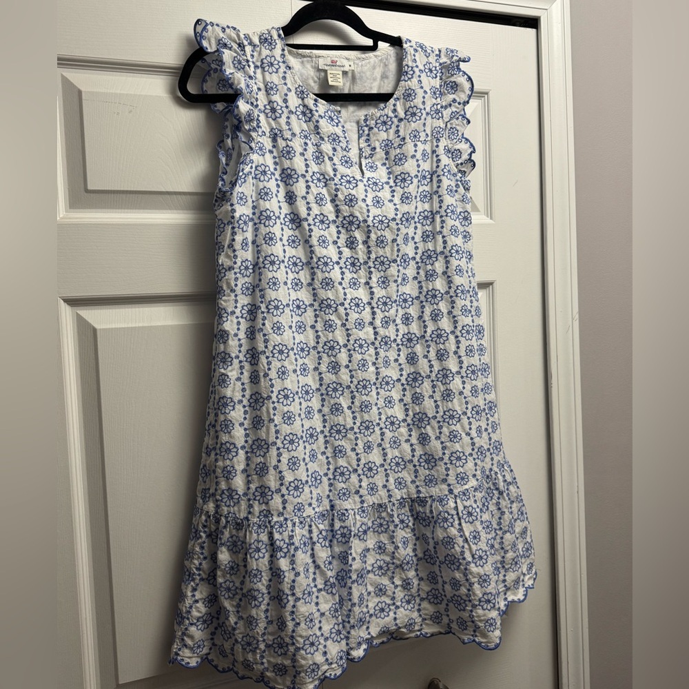 Vineyard vines voile minidress, size medium. Super cute and comfy.